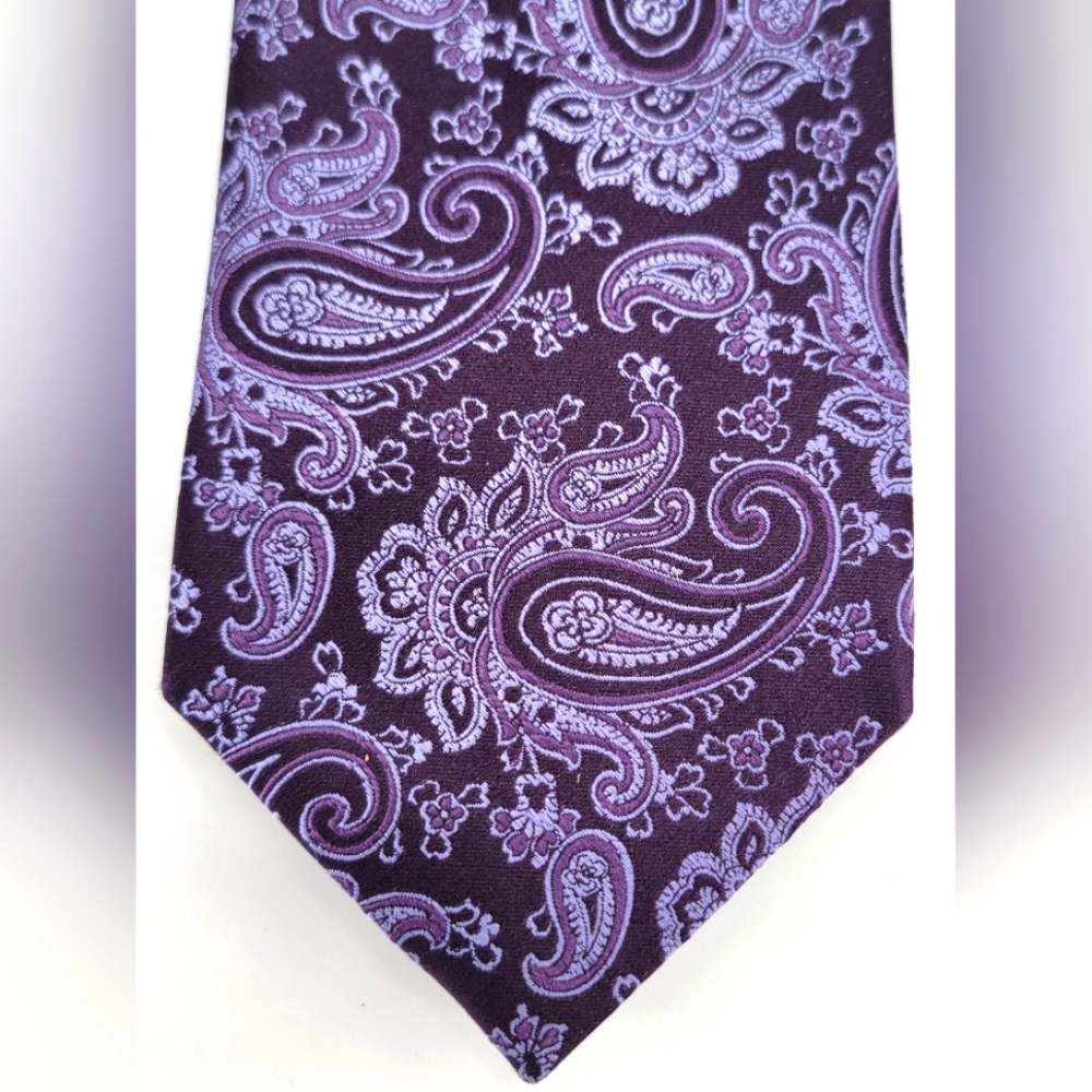 Van Huesen Tie Black Purple Paisley Classic Length 57"- 60" 100% Silk